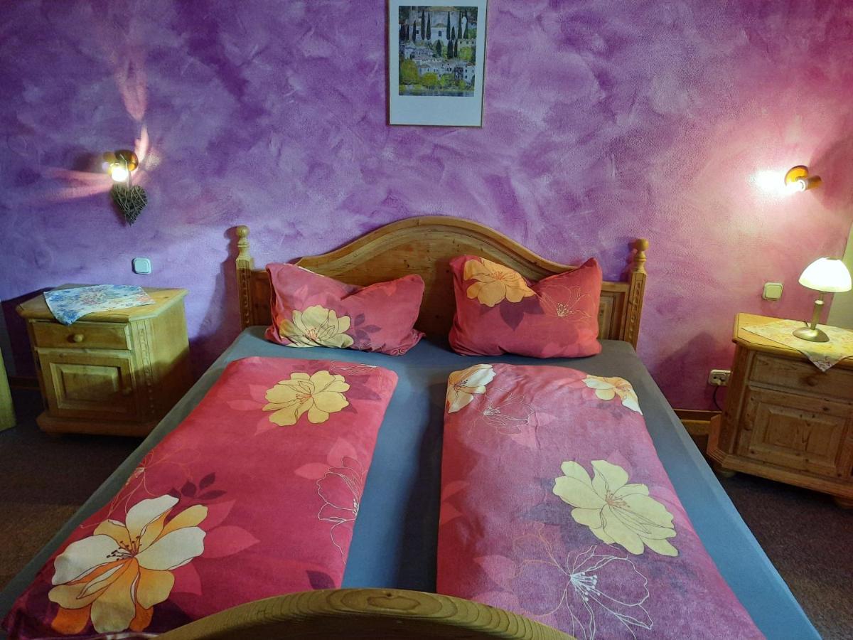 Landgasthof Rotlipp Gaestezimmer Ortenberg  エクステリア 写真